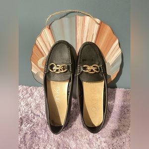 Calvin Klein Women’s Black Pebbled Leather Driving Loafers Chain Accent Size 8